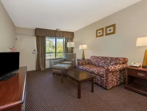 Days Inn & Suites by Wyndham Dayton North - Image 5