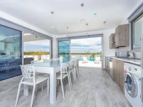 Luxurious 5 Bedroom Villa with Large Private Pool - Image 5