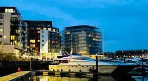 SUPERYACHT ON TOWN QUAY MARINA, SOUTHAMPTON - Very close to city centre and cruise terminals - free parking included - Image 5