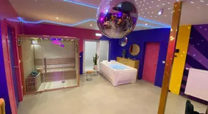 Capsule Boogie-Woogie - JACUZZI - SAUNA - BILLARD - JEUX - ECRAN GÉANT - FILET SUSPENDU - NETFLIX - Image 2