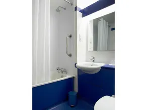 Travelodge Harrogate - Image 5