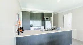 Entire house near North Lakes, Brisbane, Australia - Image 3