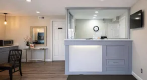  Quarters Inn and Suites - Image 4