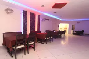 Flagship Hotel Bubbles - Image 4