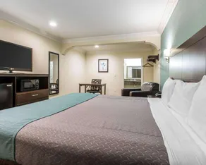 Rodeway Inn & Suites - Hotel in Inglewood Near LAX Airport - Image 4
