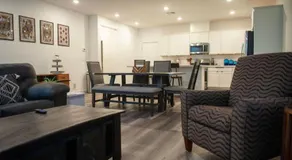 Modern 2BR Townhouse Near Water St & Vegas - Image 4