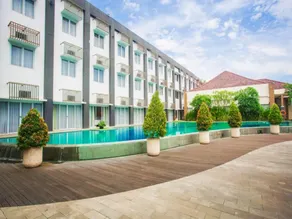 Front One Akshaya Hotel Karawang - Image 2