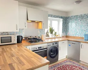 Impeccable 2 Bedroom House in Bicester - Image 4