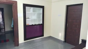 Sunshine Rooms & Service Apartments - Image 4