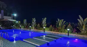 Vee Serviced Apartments & Hotel - Image 3