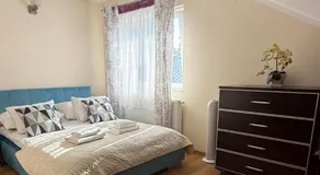 Laura - Image 2