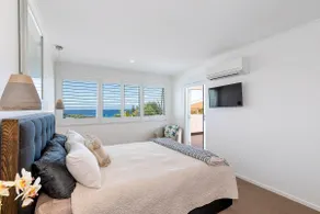 Beachside Family Home, Sunrise Beach - Image 2