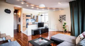 4-room home with AirCon and balcony free parking - Image 2