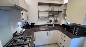 Contemporary 2-Bed Apartment with Parking Bedford - Image 4