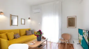 Renovated Penthouse with Stunning Views in Chalkida - Image 2