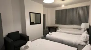 The Bake Apartment - 5 bedroom Large Apartment sleeps up to 16 person - Image 2