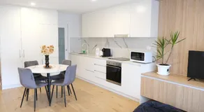 CBD Japanese Retreat 2BR 1P Brekky Wifi Netflix - Image 3