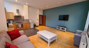 Spacious, bright and airy city centre flat. Unique converted Mill. - Image 2