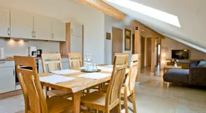 Familienfreundliches Apartment mit Grill, Garten und beheiztem Pool | Gartenblick - Image 3