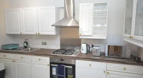 London Luxury 5 Bedroom House 2 min walk to the Tube Station - Image 5