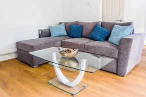 4 Bed w/Parking  10 Minutes to NEC/Airport Stays - Image 3