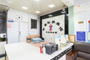 There is a budget hotel - Image 4