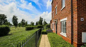 Premium 4 large double bed townhouse in Bicester, next to Bicester Village - Image 4