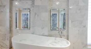 Downtown Retreat with Modern Comfort - Image 3