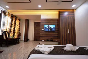 Townhouse 813327 Hotel The Crown, Agra - Image 1