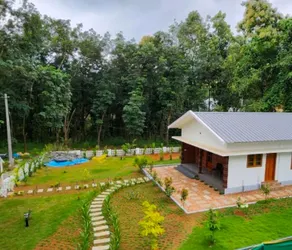 Merlys Fruit Garden - Resort at Thattekkad - Image 2