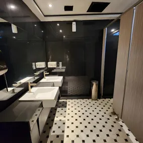 Capbo Capsule Hotel - Image 2