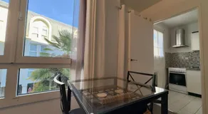 Center studio, castle and Insead - Image 3