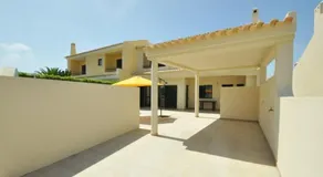Holiday House - Image 3