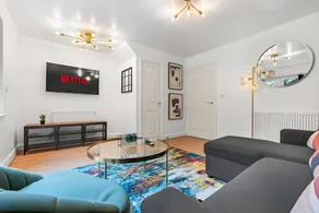 Cozy Work-ready Home with Netflix in Brierley Hill, Comfort for Business & Leisure - Image 2