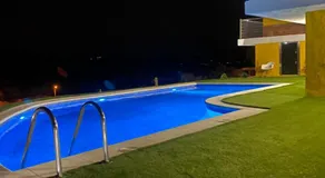 4 Bed Villa - Sleeps 9- Pool - Garden - Parking - Image 2