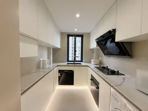Simple 4-Bedroom Apartment 50m From Subway - Image 4