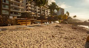 Ocean Front, 3 bedroom, 3 bathroom, Casa Natalia, Playa Esmeralda - Image 4