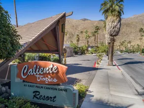 Caliente Tropics Hotel - Image 5