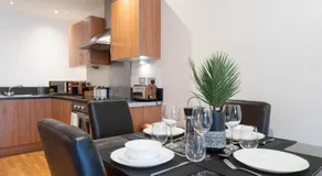 Arcadian Apartment - Single Beds - Balcony - Secure Parking 37A - Image 2