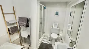 Courtyard Apartment - free off street parking, close to Hospitals, University, BBC, Clifton Village & more - Image 2