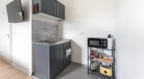 Lit Living - Fully Equipped Apartments - Box Spring - Parking - Business & Longstay - Image 5