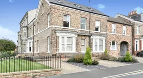 Clifford's Reach at Bluebridge Court with Free Parking - Image 2