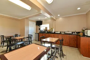 Rodeway Inn - Image 4