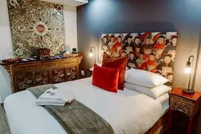 55 on Main Guesthouse - Image 1