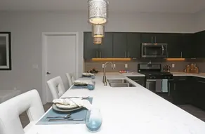 Luxury Condos at Anton Menlo w Pool & Amenities - Image 4
