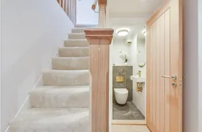 Charming Winchester Retreat - Image 5