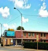Travelers Inn - Image 1