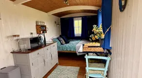 Shepherd's Hut near Oxford - Image 2