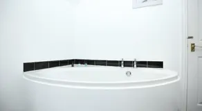 Coronation View, 3 Bedroom House in Bath By N And N Stays with Free Parking, Great for companies and contractors working in the area or an ideal base for guests visiting Bath - Image 5