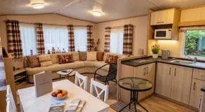 2 Bedroom Lakeview Lodge - Ensuite & Balcony Deck - Image 3